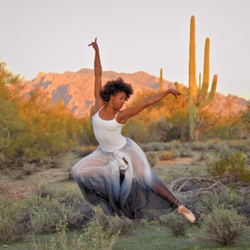 People - Color Color photography of figure art (non-nude), dance, and portraiture